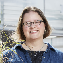 Portrait of  Jennifer Pett-Ridge