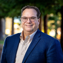 Portrait of  Phillip Weiss